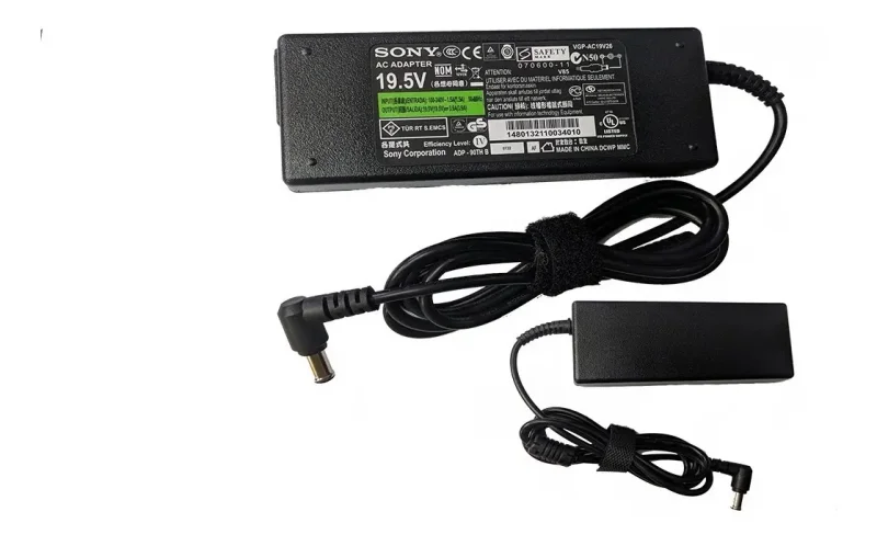 ¿Cómo sé si el cargador es compatible con mi laptop?